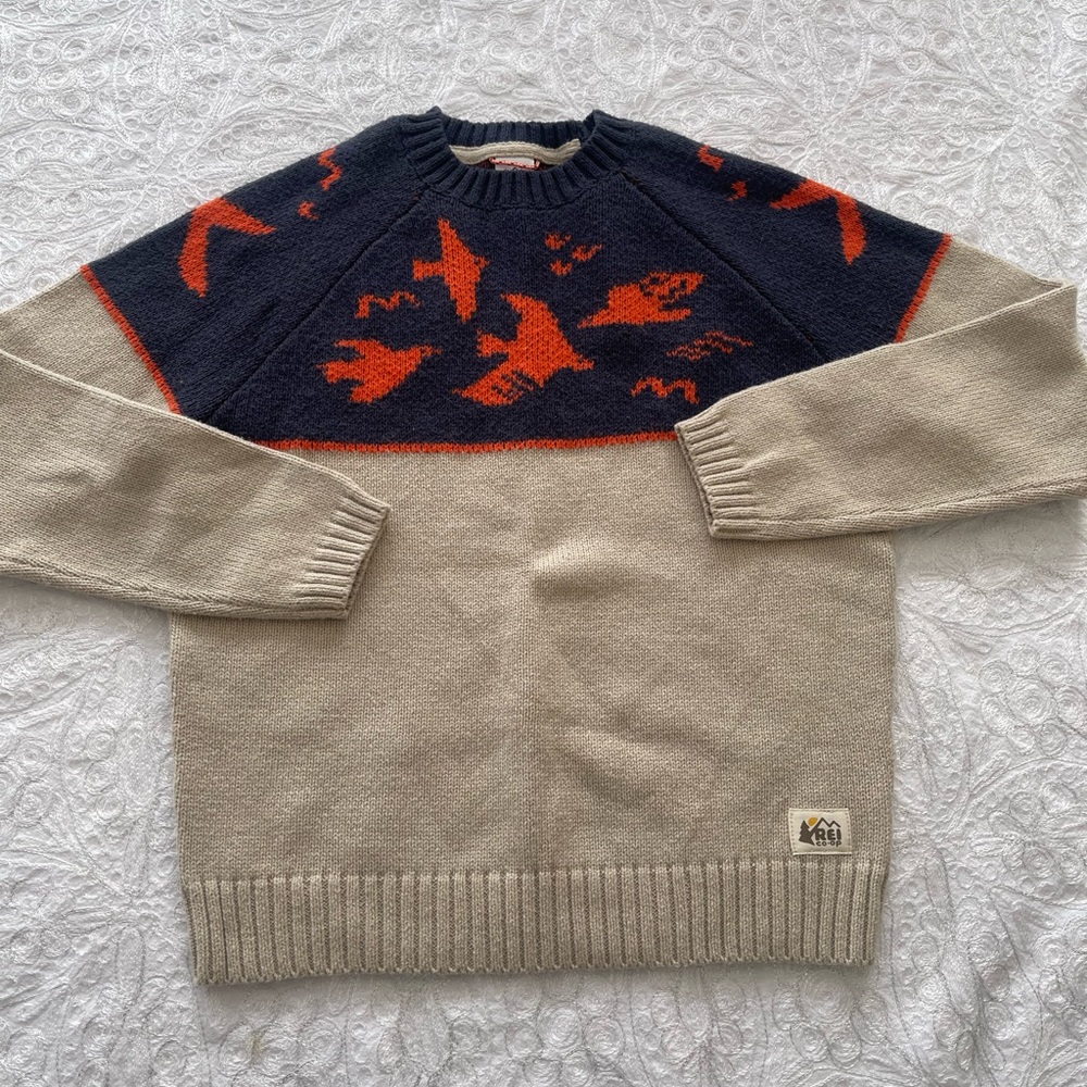 VGUC REI Beige and Navy Crewneck Sweater with Orange Bird Pattern Size M (8-10)